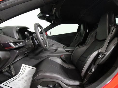 Used 2021 Chevrolet Corvette Stingray w/ Z51 Performance Package image 11