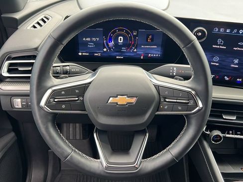 Used 2025 Chevrolet Traverse LT w/ Driver Confidence Package AWD/4WD image 16