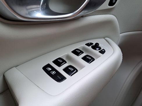 Used 2023 Volvo XC90 B5 Plus w/ Protection Package Premier image 17