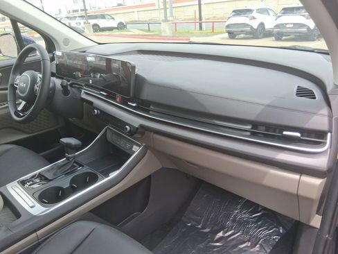 New 2026 Kia Carnival EX FWD image 11