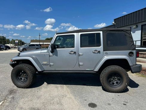 Used 2015 Jeep Wrangler Unlimited Sahara w/ Connectivity Group image 14