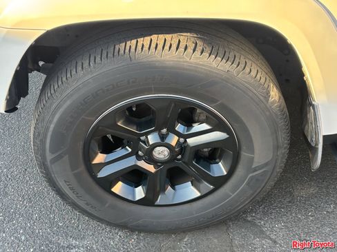 Certified 2019 Toyota 4Runner SR5 AWD/4WD image 8