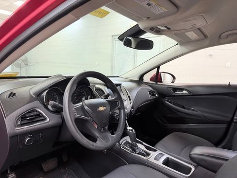 Used 2017 Chevrolet Cruze LS FWD image 15