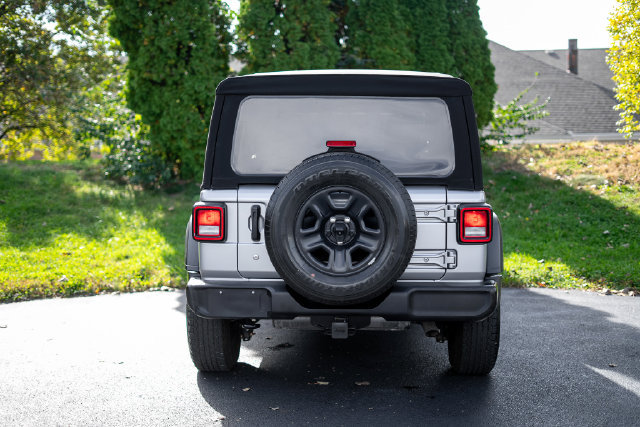 Used 2018 Jeep Wrangler Unlimited Sport AWD/4WD image 6