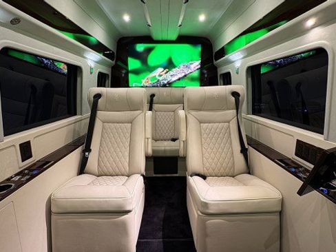 Used 2025 Mercedes-Benz Sprinter 2500 image 6