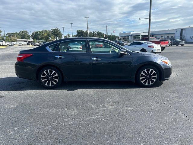 Used 2017 Nissan Altima 2.5 SV w/ Convenience Package FWD image 5