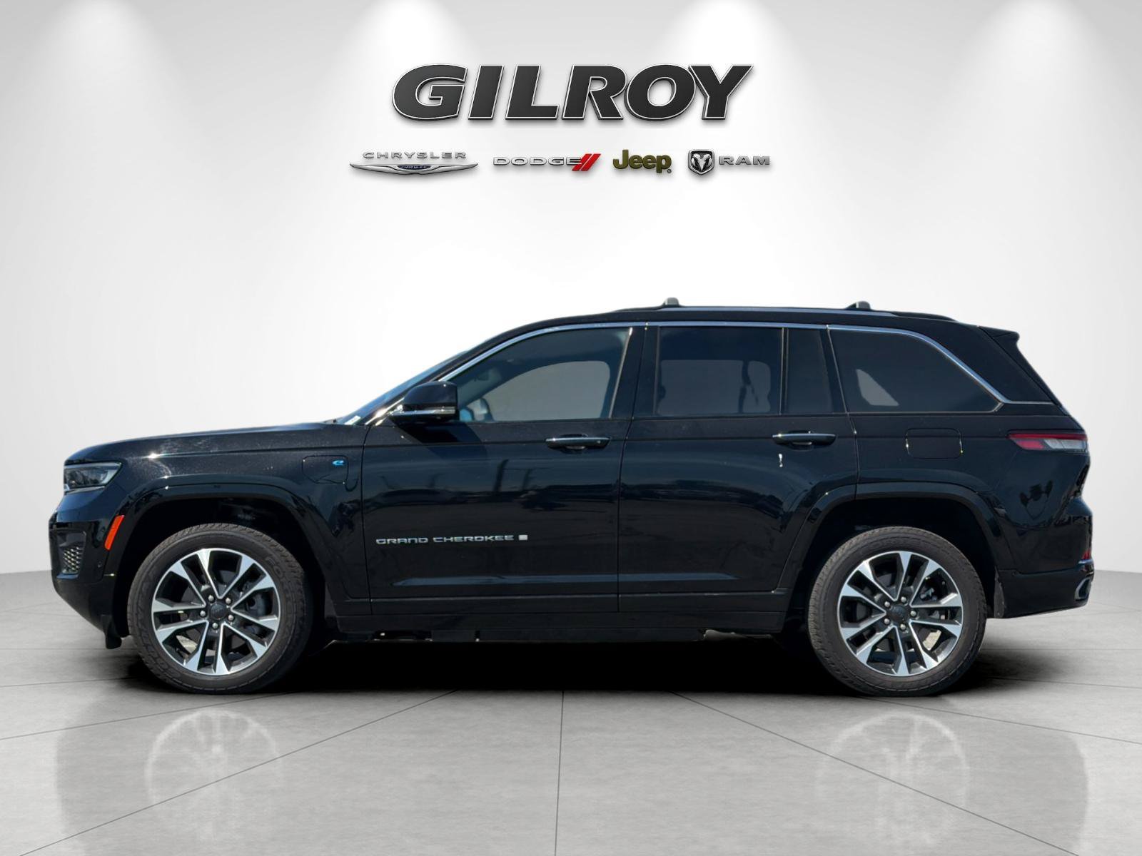 Used 2023 Jeep Grand Cherokee Overland w/ Advanced Protech Group III AWD/4WD image 7