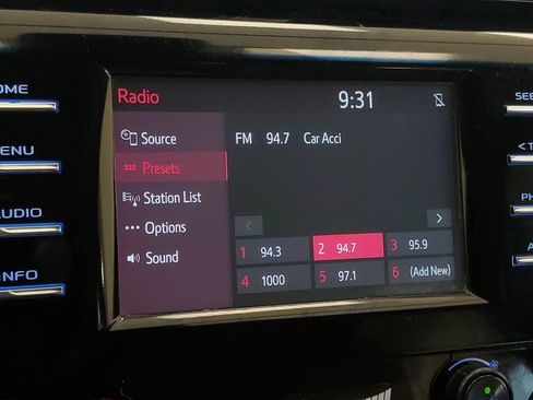 Used 2018 Toyota Camry SE FWD image 18