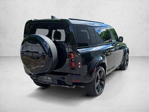 Certified 2025 Land Rover Defender 110 X-Dynamic SE AWD/4WD image 5