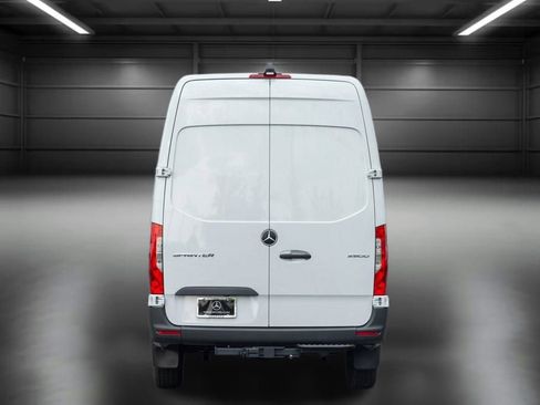 Used 2024 Mercedes-Benz Sprinter 2500 image 4