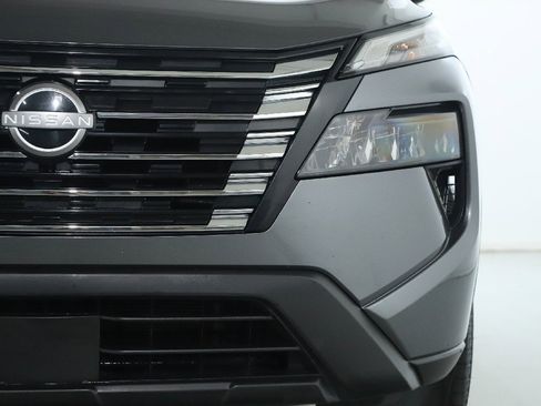 Used 2024 Nissan Rogue S image 8