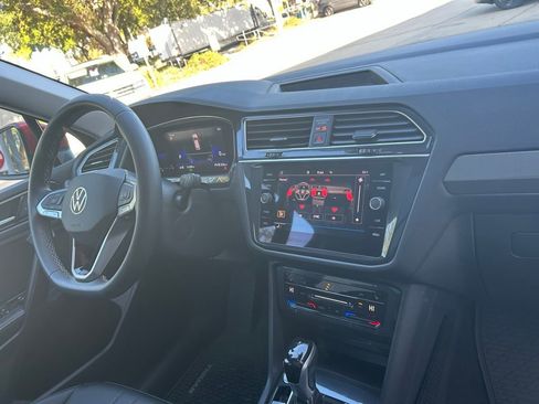 Used 2022 Volkswagen Tiguan SE image 34