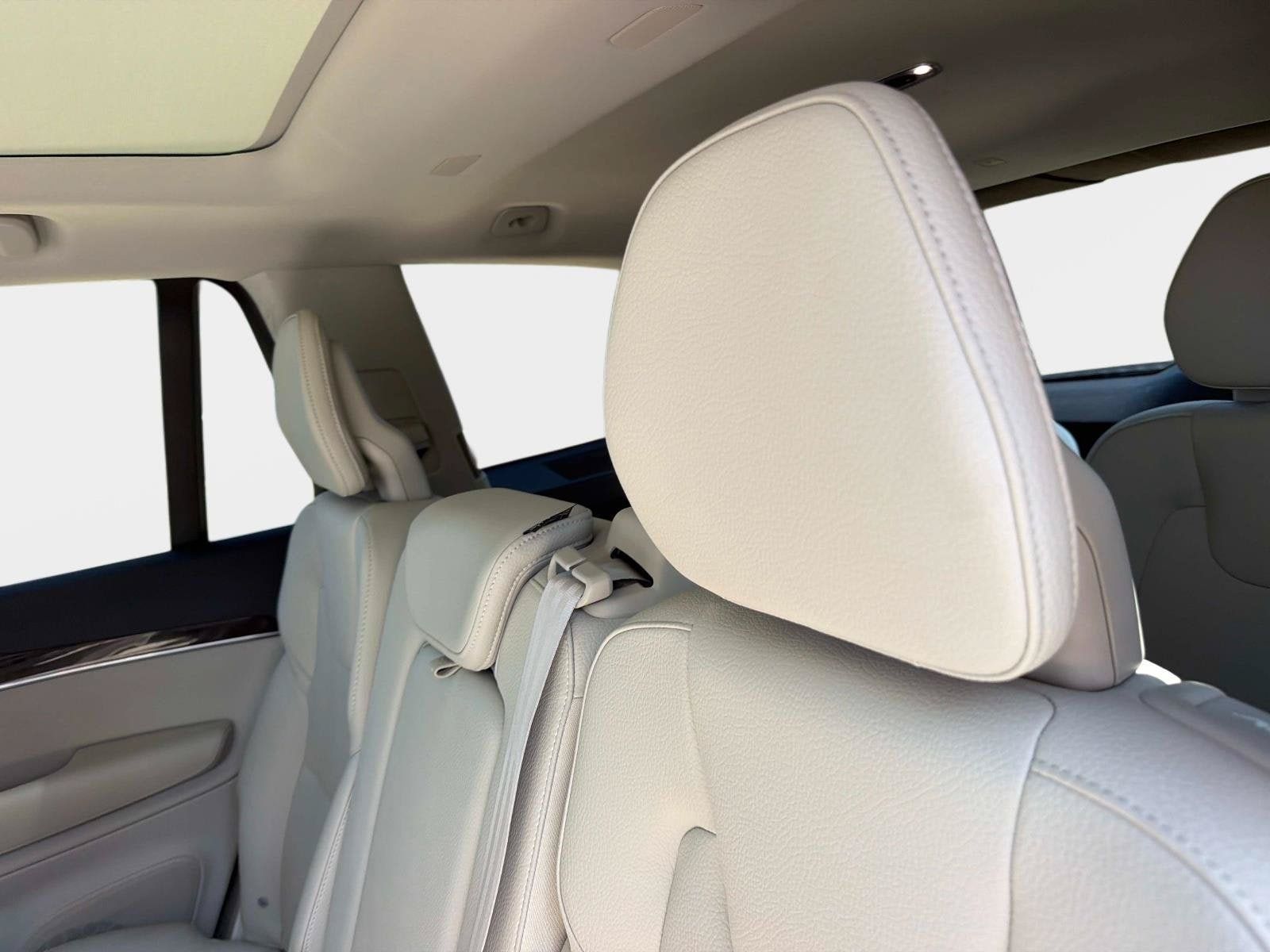 Used 2019 Volvo XC90 T5 Momentum w/ Protection Package Premier AWD/4WD image 15