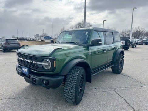 Used 2023 Ford Bronco Wildtrak image 3