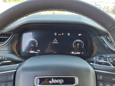 New 2026 Jeep Grand Cherokee L Limited w/ Luxury Tech Group II AWD/4WD image 12