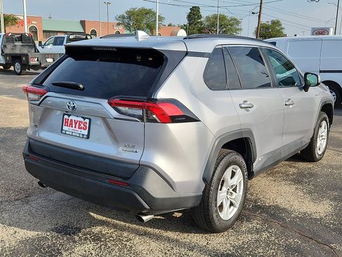 Used 2021 Toyota RAV4 XLE image 4