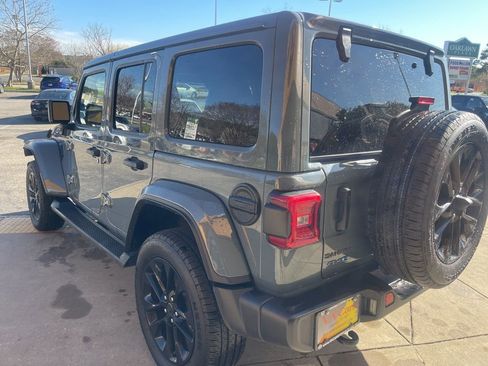 Used 2025 Jeep Wrangler Unlimited Sahara AWD/4WD image 6