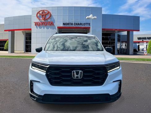 Used 2025 Honda Pilot Sport image 3