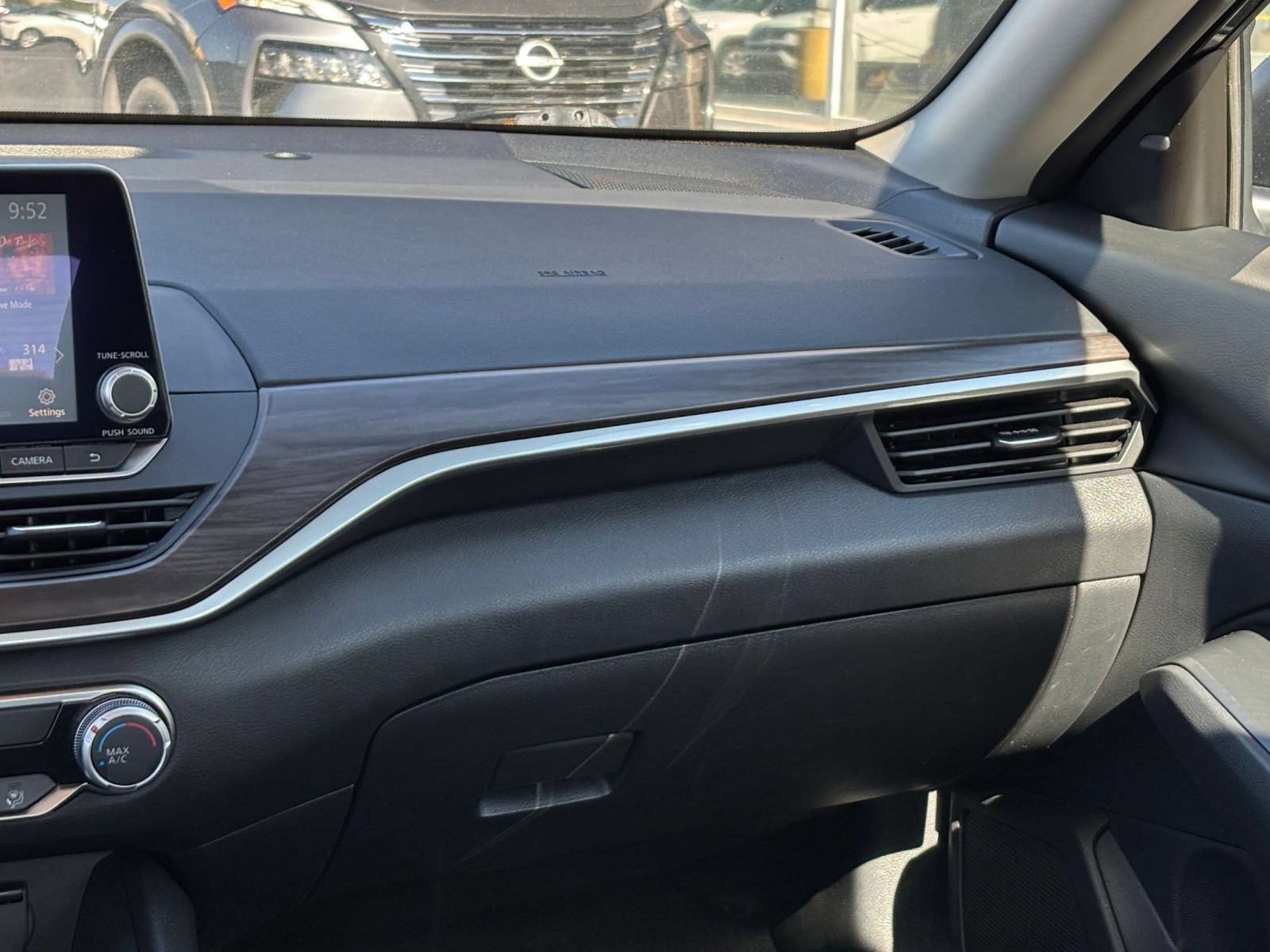 Used 2025 Nissan Altima 2.5 SV FWD image 35