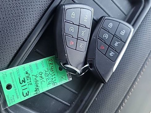 Used 2024 GMC Yukon AT4 w/ AT4 Premium Package AWD/4WD image 26