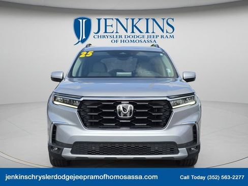Used 2025 Honda Pilot Touring image 12