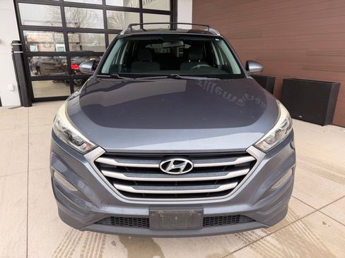 Used 2017 Hyundai Tucson SE image 2
