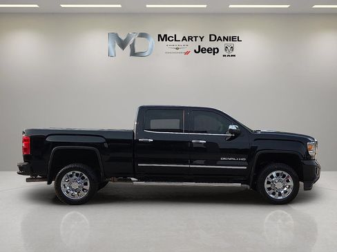 Used 2019 GMC Sierra 2500 Denali w/ Suspension Package, Off-Road AWD/4WD image 6