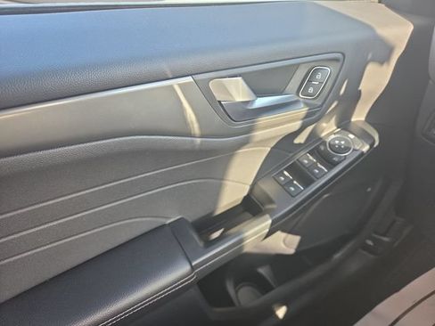 Used 2025 Ford Escape SE FWD image 11