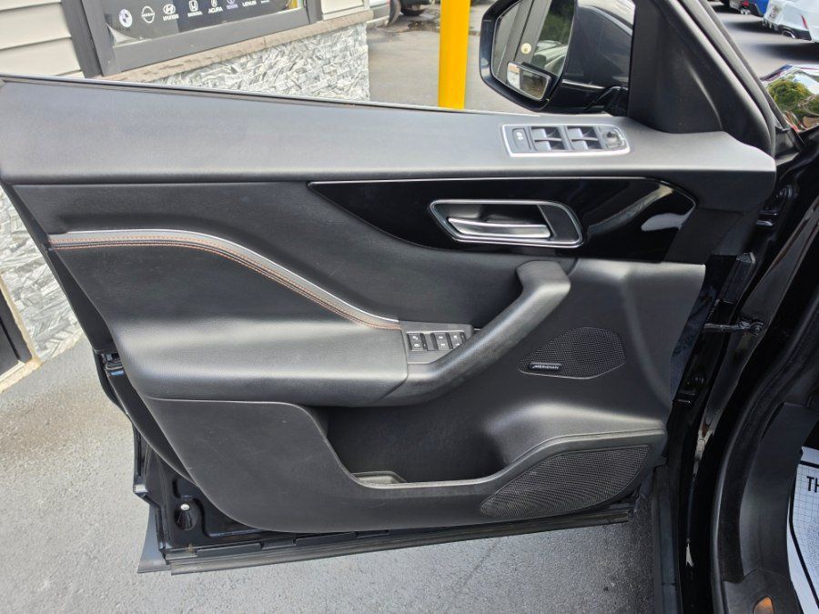 Used 2020 Jaguar F-PACE Prestige AWD/4WD image 31