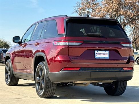 Used 2023 Jeep Grand Cherokee Altitude image 6