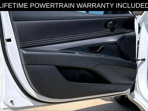 Used 2025 Hyundai Elantra Sport FWD image 21