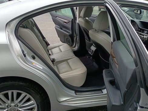 Used 2014 Lexus ES 350 w/ Luxury Package FWD image 15
