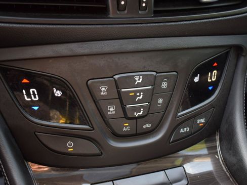 Used 2019 Buick Envision Essence AWD/4WD image 29