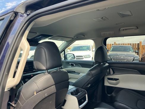 Certified 2024 Kia Carnival LX FWD image 12