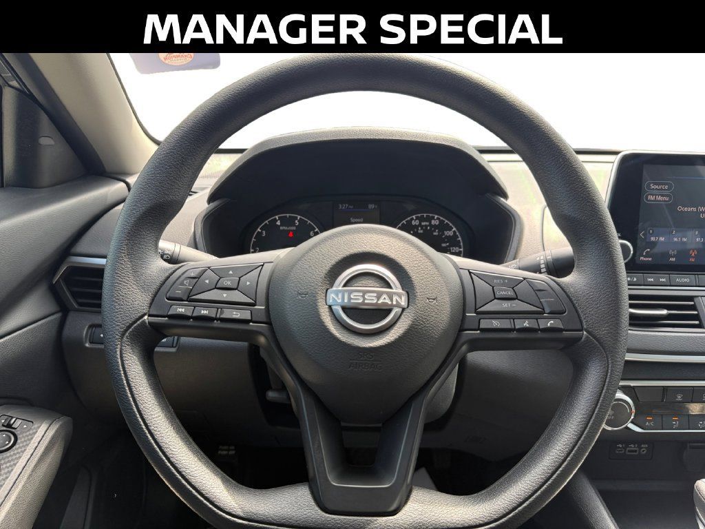 Used 2025 Nissan Altima 2.5 S FWD image 13