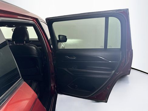 Used 2023 Jeep Grand Cherokee L Laredo image 33