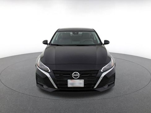 Used 2025 Nissan Altima 2.5 SV FWD image 2