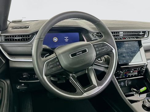 Used 2023 Jeep Grand Cherokee L Laredo RWD image 18