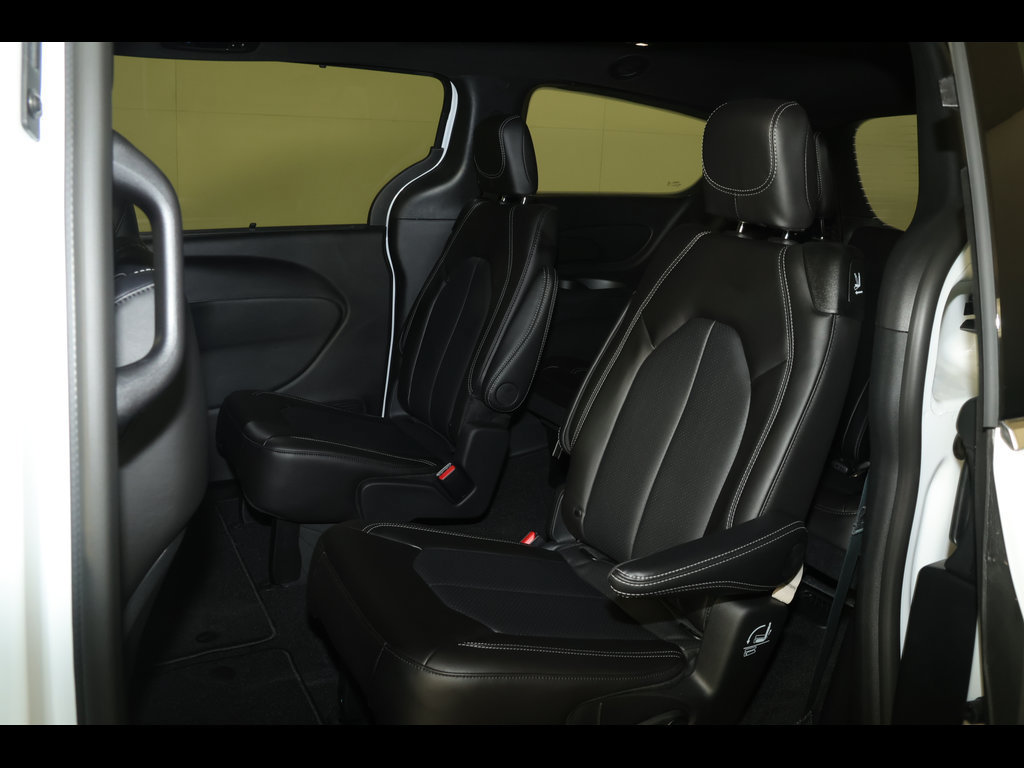 New 2026 Chrysler Pacifica Select FWD image 20