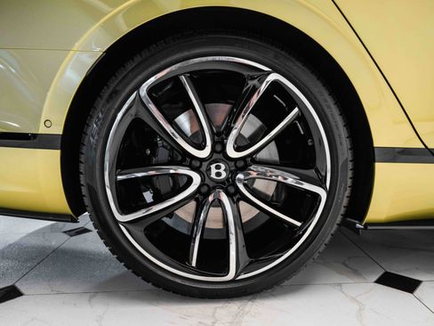 Used 2024 Bentley Flying Spur V8 image 13