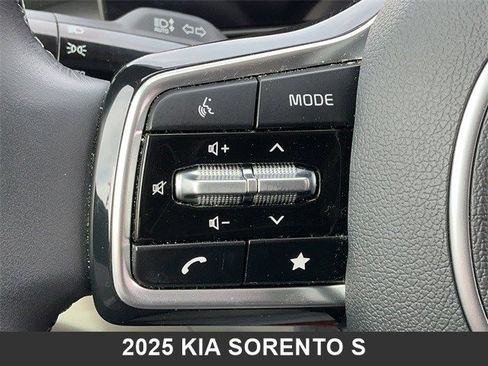 Certified 2025 Kia Sorento S image 24