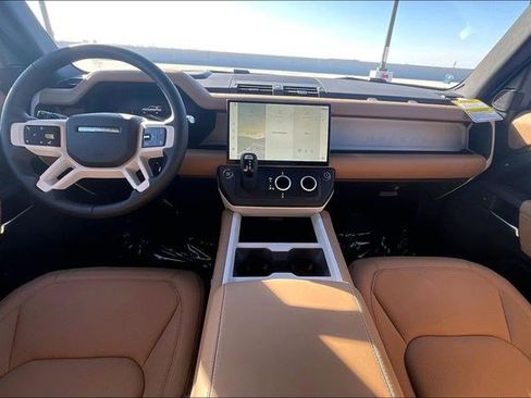 New 2026 Land Rover Defender 130 X-Dynamic SE image 5
