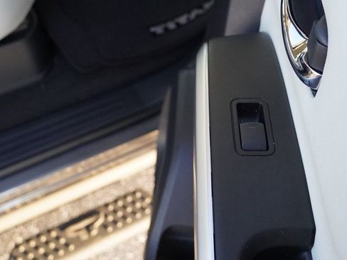 Used 2024 Nissan Titan SV w/ SV Convenience Package image 20