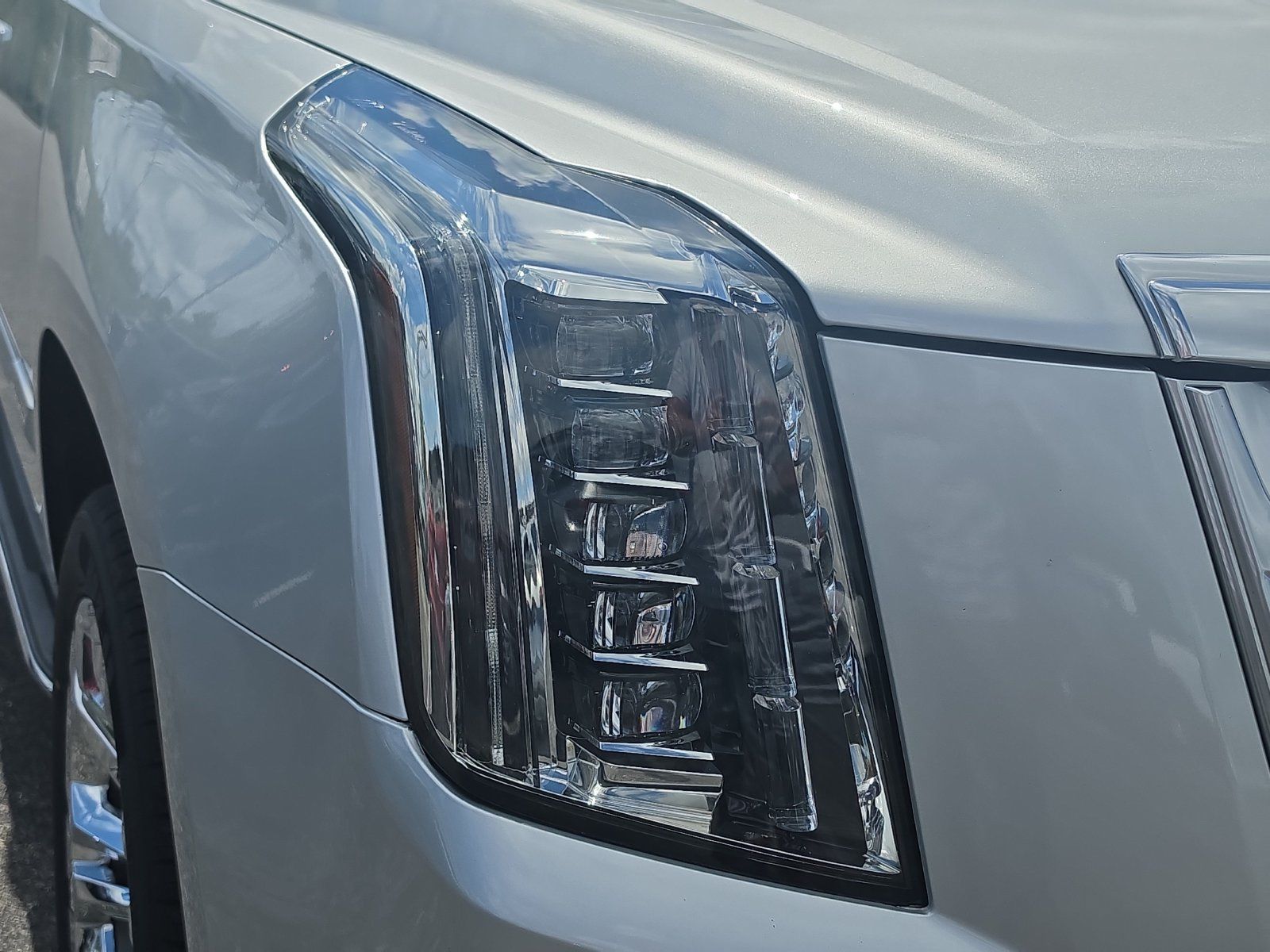 Used 2020 Cadillac Escalade Luxury w/ LPO, Radiant Package AWD/4WD image 7