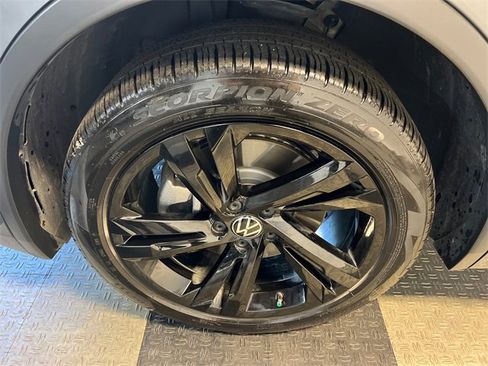 Certified 2023 Volkswagen Tiguan SE R-Line image 6