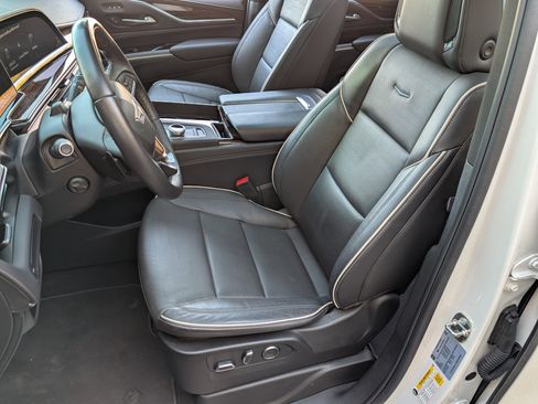 Used 2023 Cadillac Escalade Premium Luxury image 17