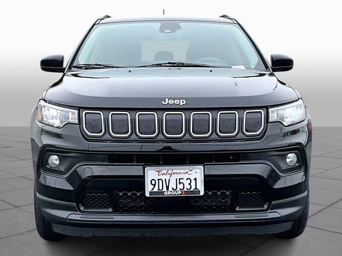 Used 2022 Jeep Compass Latitude image 3