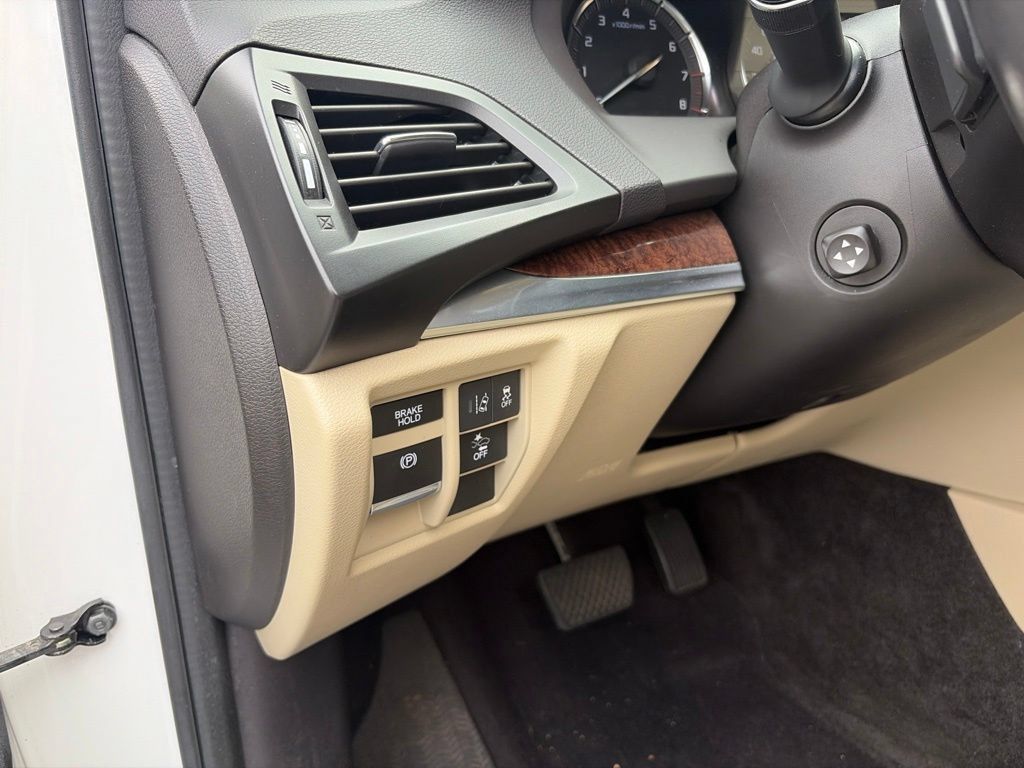 Used 2020 Acura MDX SH-AWD image 15
