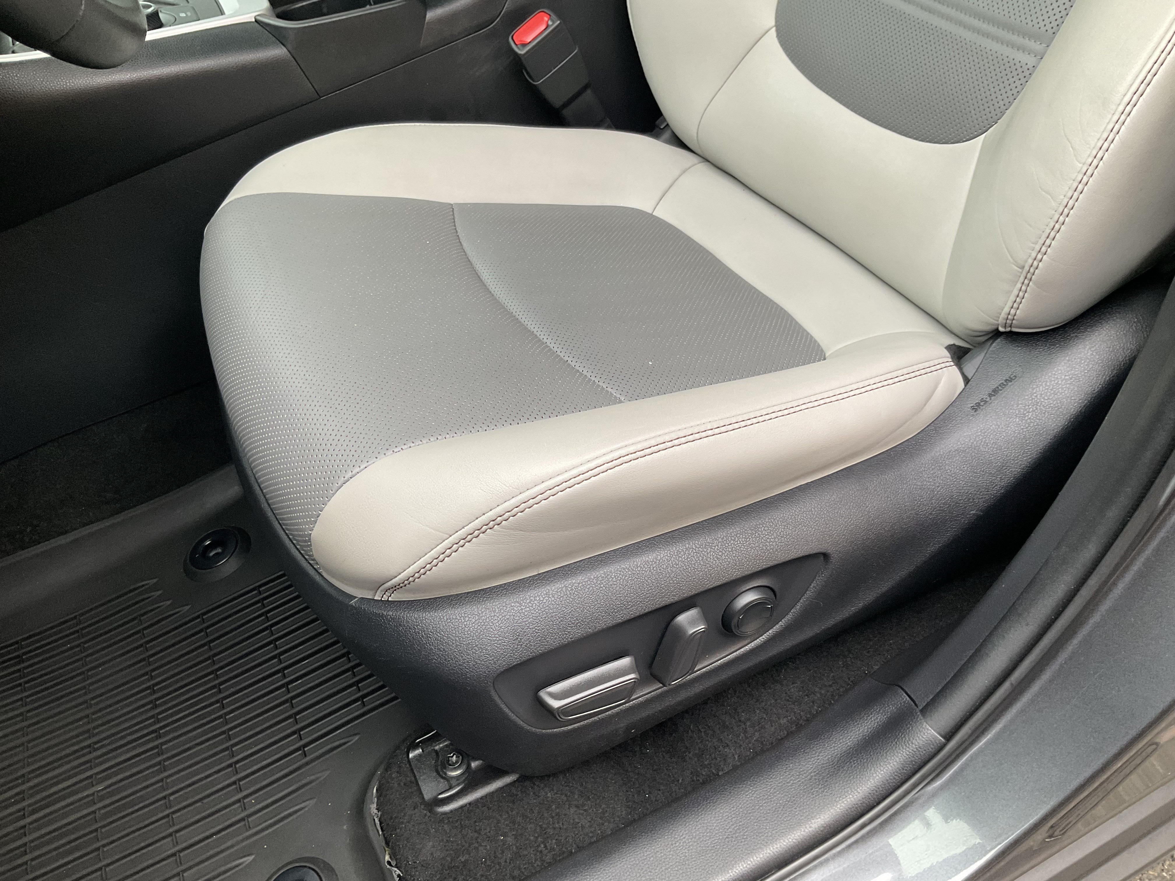 Used 2021 Toyota RAV4 Limited AWD/4WD image 27