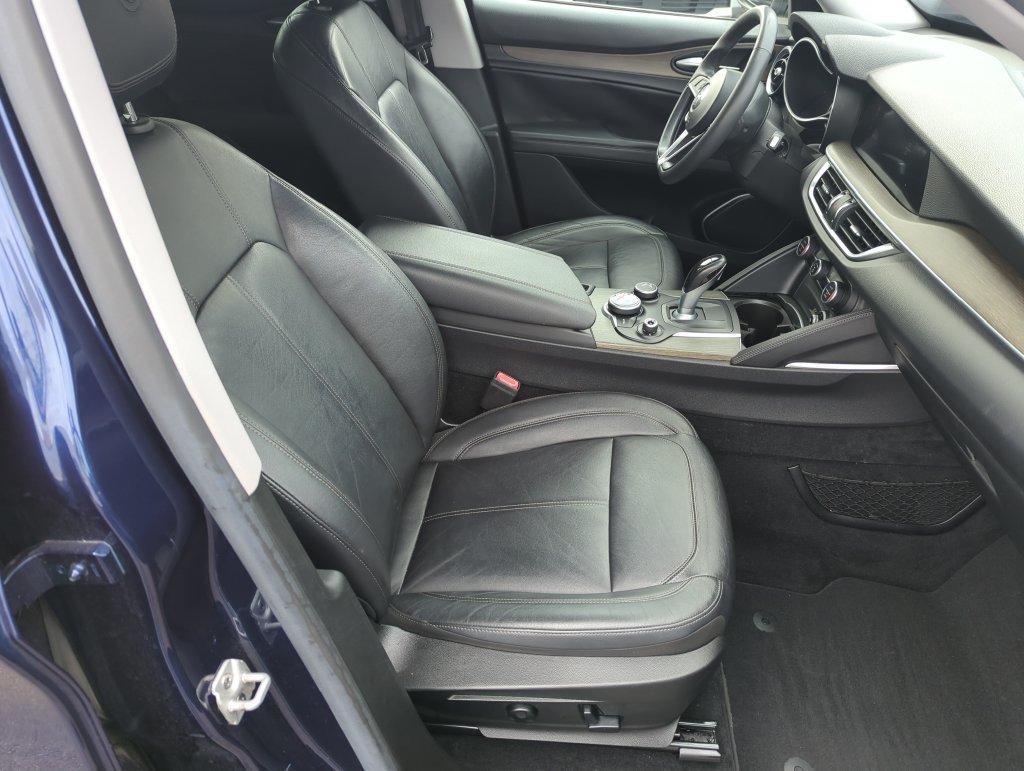 Used 2018 Alfa Romeo Stelvio Ti AWD/4WD image 36